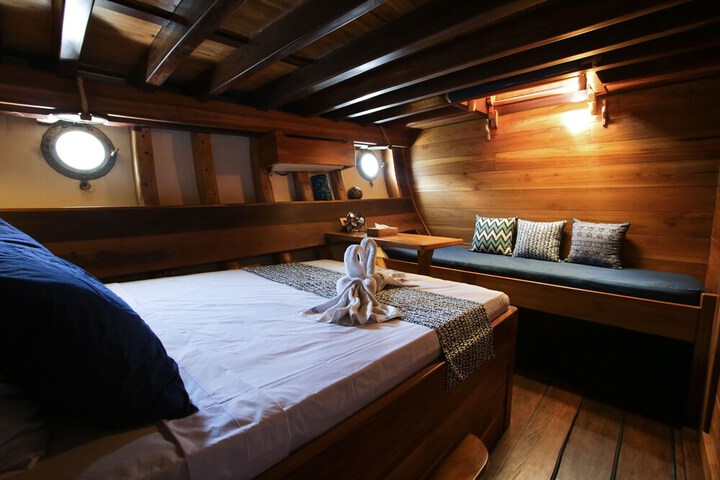 Room 6 of 18
