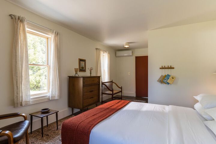 1 Queen Bed (36 of 38)