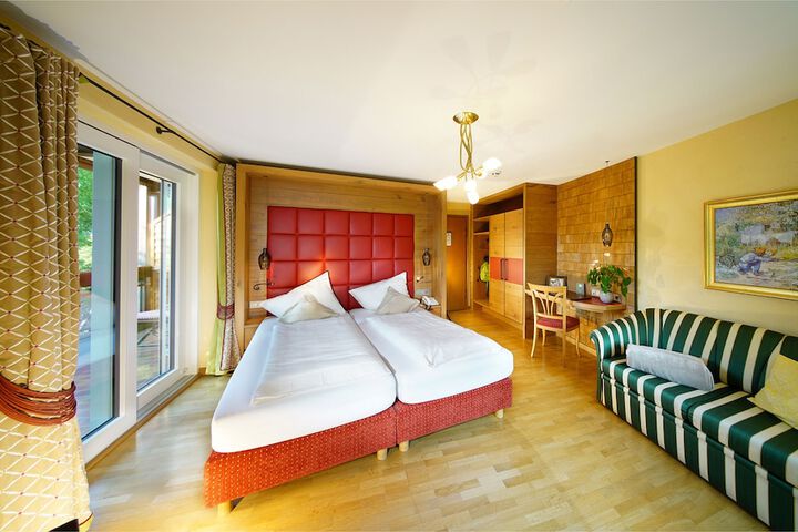 Room 4 of 96