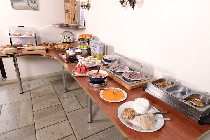 Breakfast/Coffee Service 21 of 44