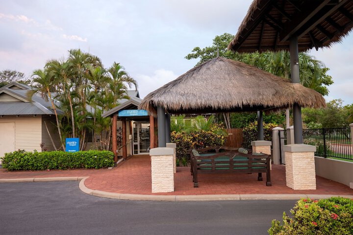 Hotel Exterior 43 of 49