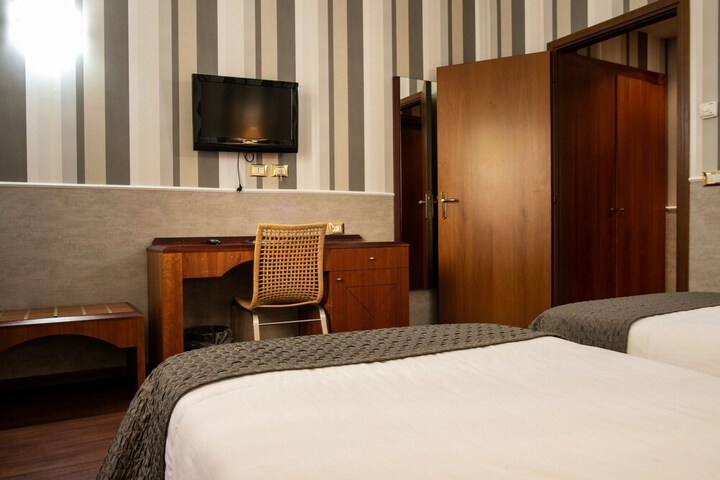 Room 4 of 52