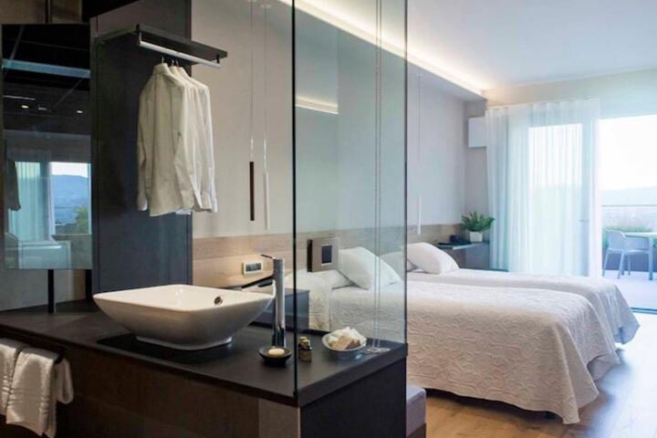 Room 14 of 48