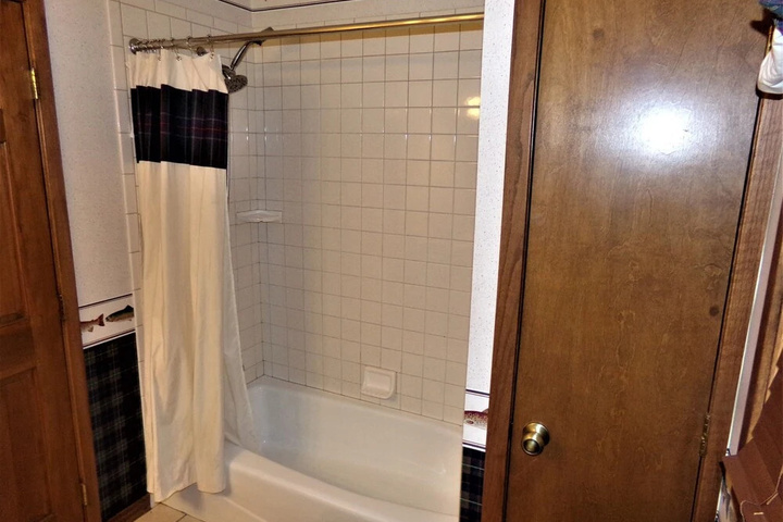 Room 8 of 20