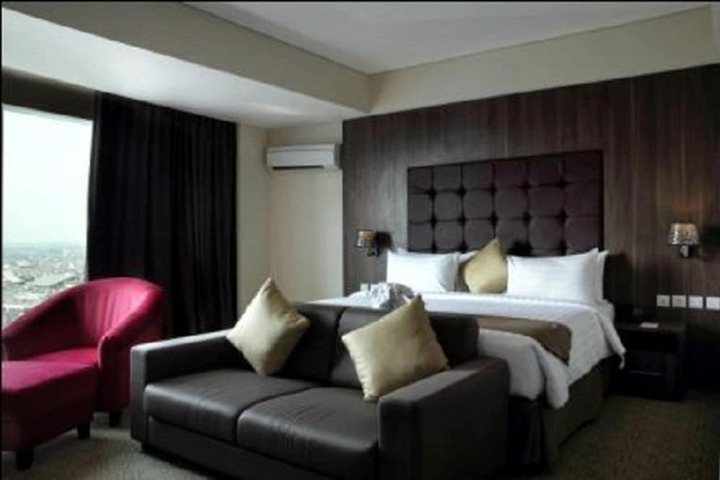 Room 6 of 18
