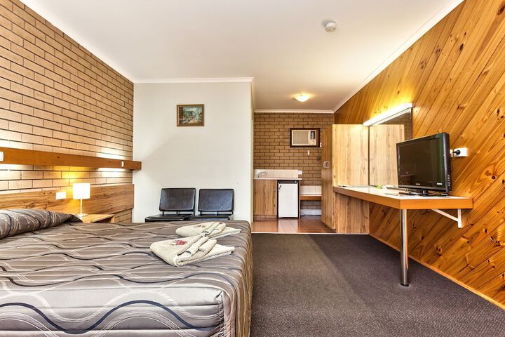 Room 2 of 34