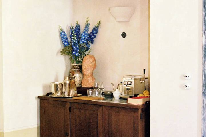 Room 43 of 187