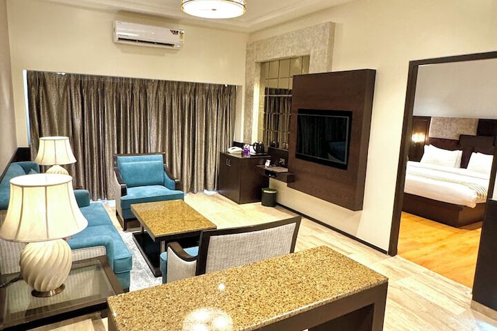 Room 32 of 52