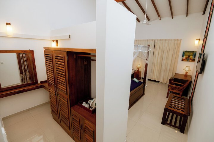 Room 9 of 42