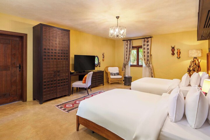 Room 35 of 221