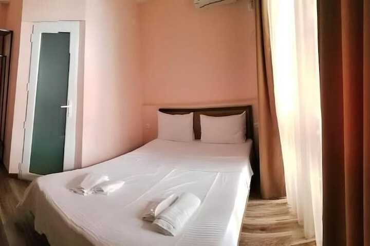 Room 5 of 10