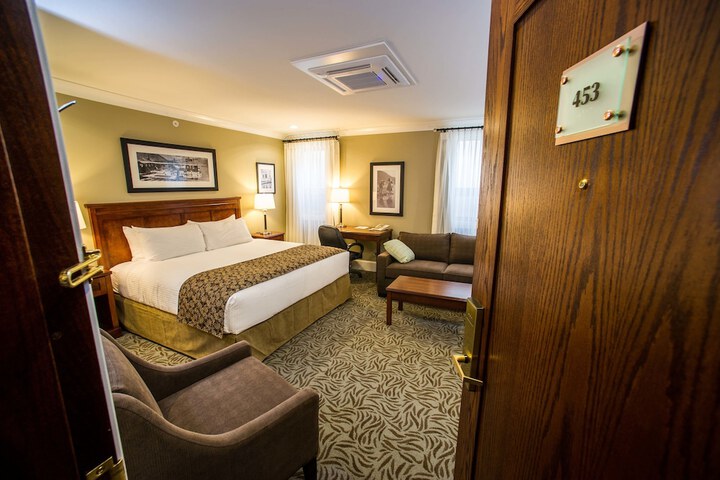 Room 9 of 140