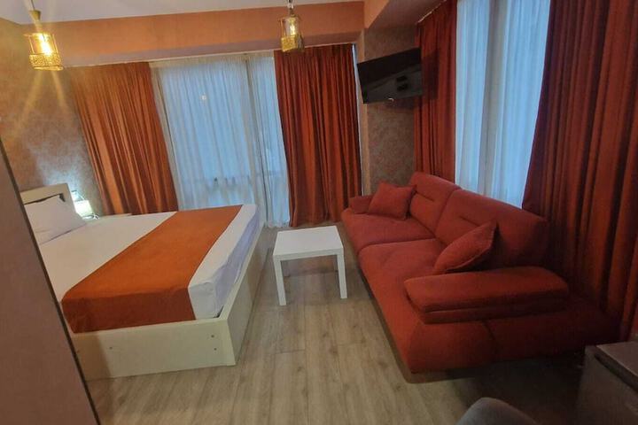 Room 12 of 38