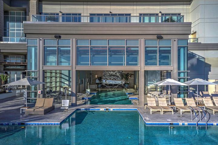 Indoor/outdoor pool