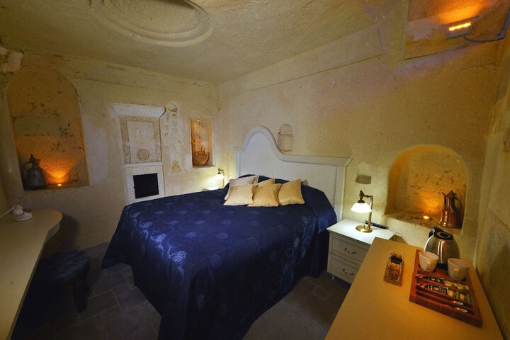 Room 42 of 103