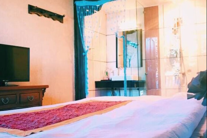 Room 3 of 9