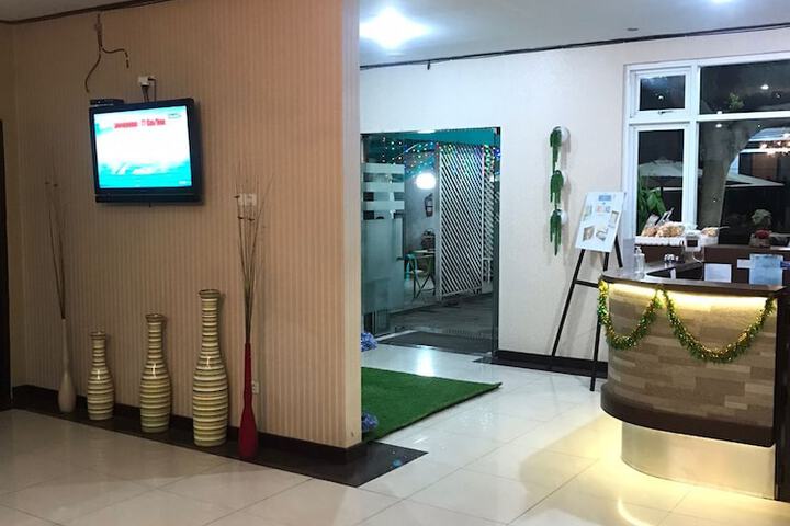 Business Center 25 of 27