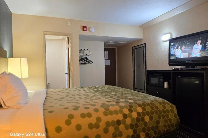 Premium King Bed (5 of 6)