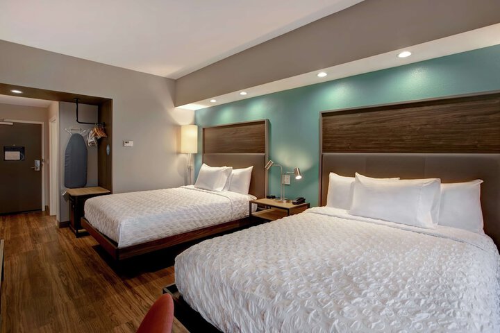 2 Queen Beds (1 of 15)