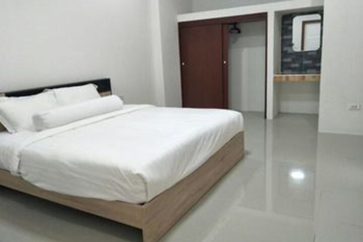 Room 5 of 15