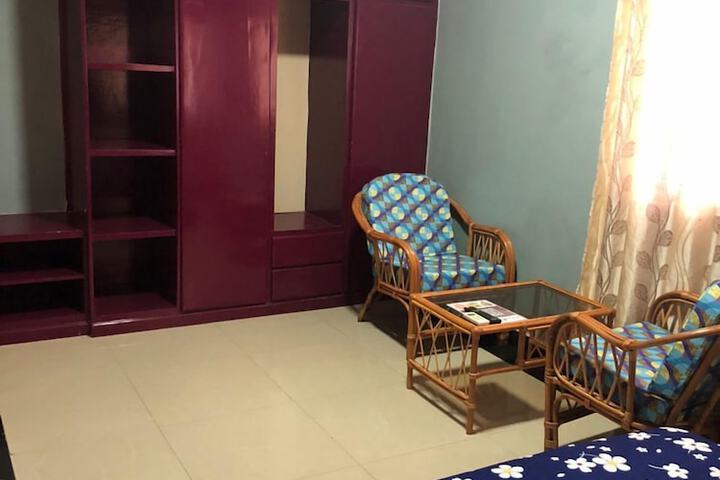 Room 6 of 28
