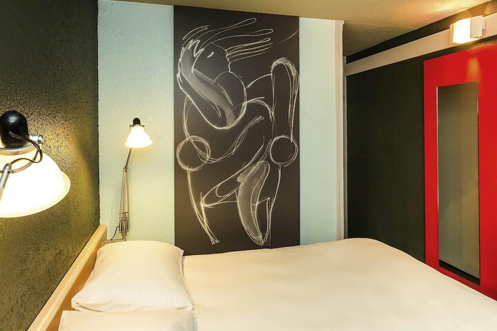 Room 12 of 49