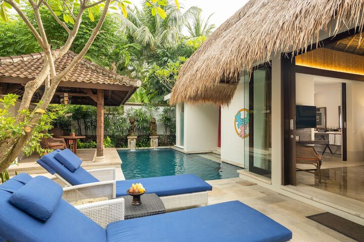 Hotel with Pool