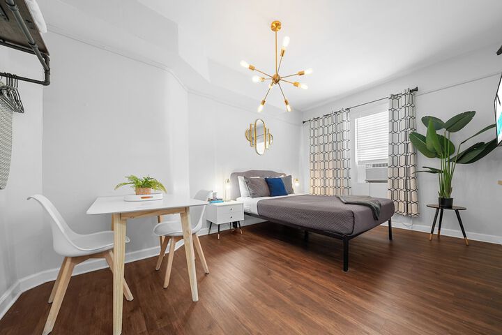 Standard Queen Studio with Kitchenette (1 of 20)