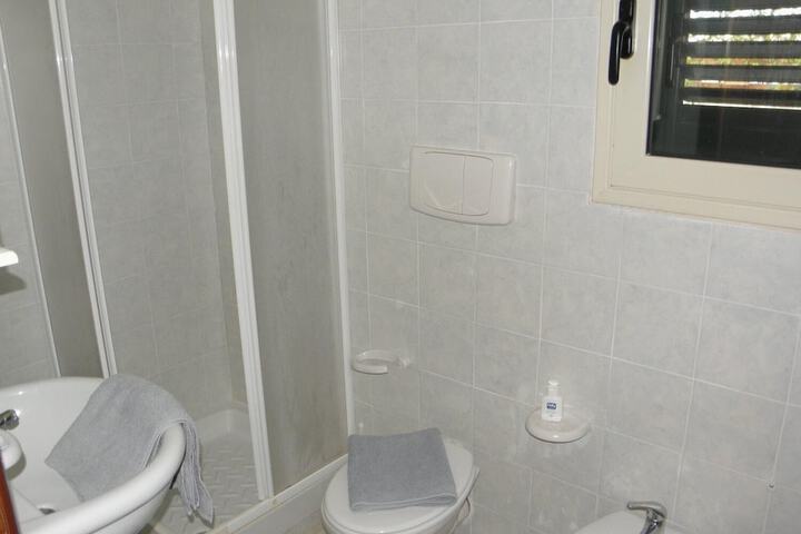Room 44 of 68
