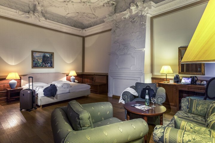 Room 9 of 46