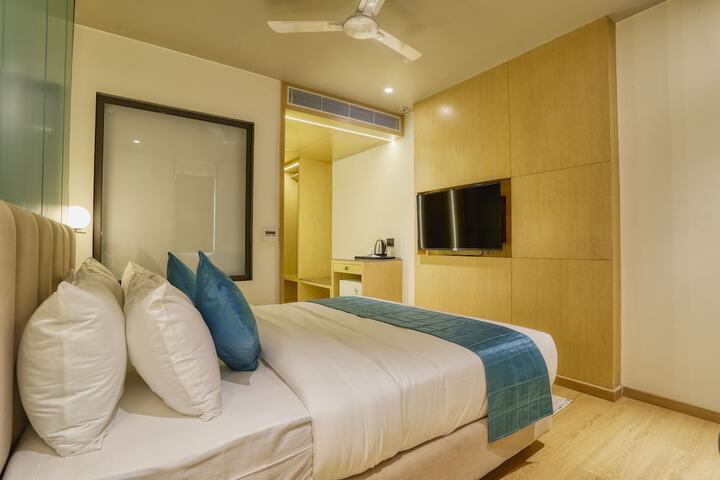 Room 10 of 38