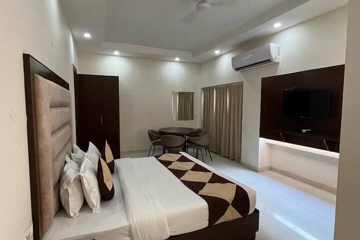 Room 3 of 12