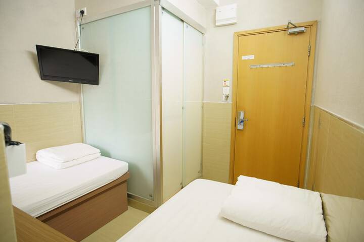 Room 37 of 195