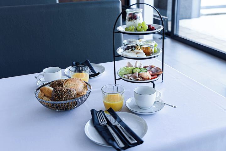 Breakfast/Coffee Service 146 of 179