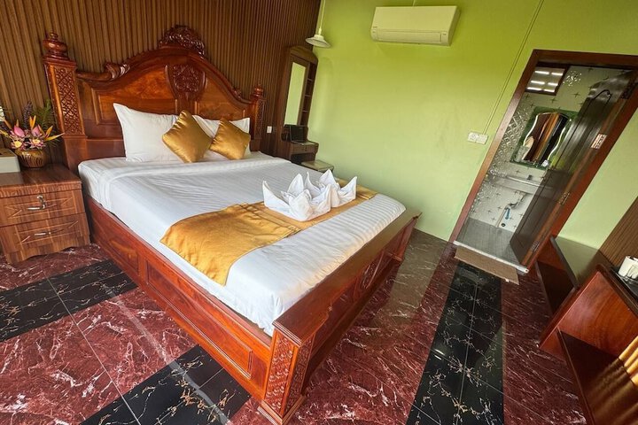 Room 5 of 40