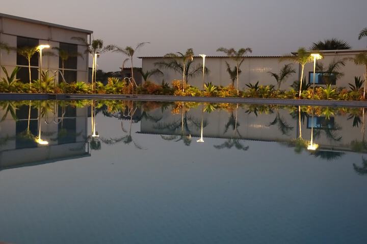 Pool 13 of 35
