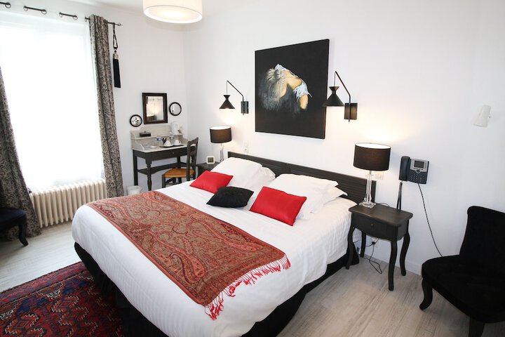 Room 3 of 164