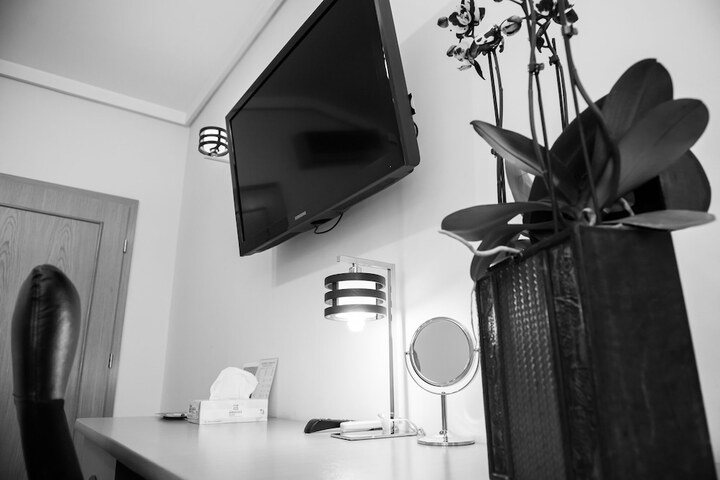Room 33 of 42