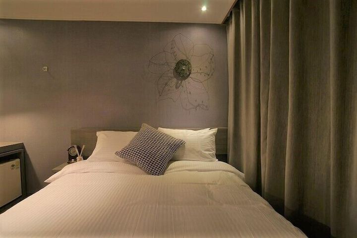 Room 5 of 14