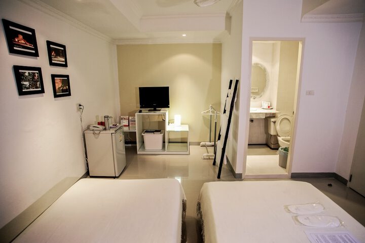 Room 26 of 65