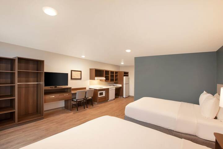 1 Queen Bed (16 of 20)