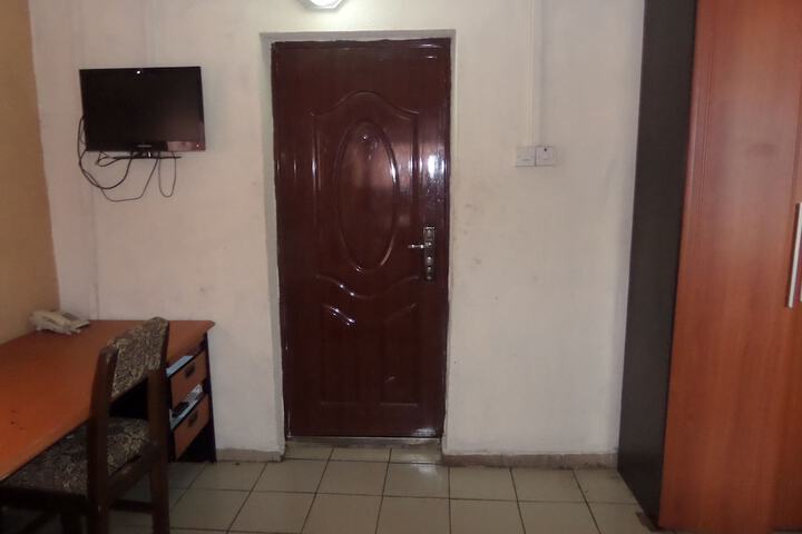 Room 10 of 18