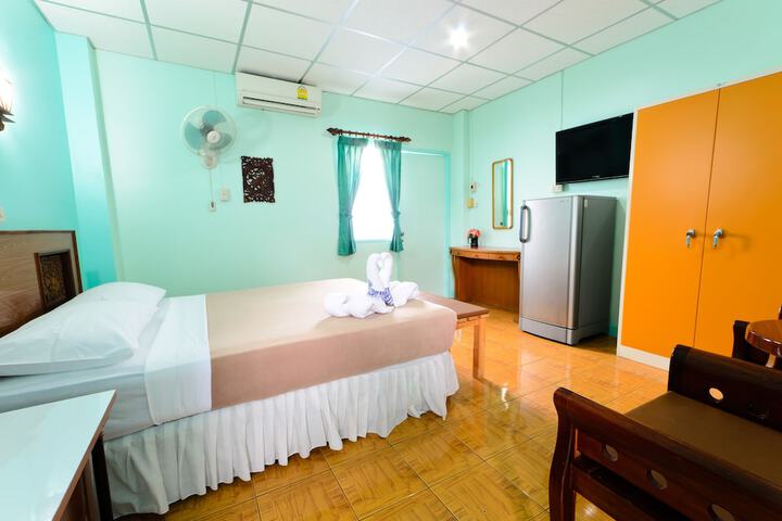 Room 6 of 50