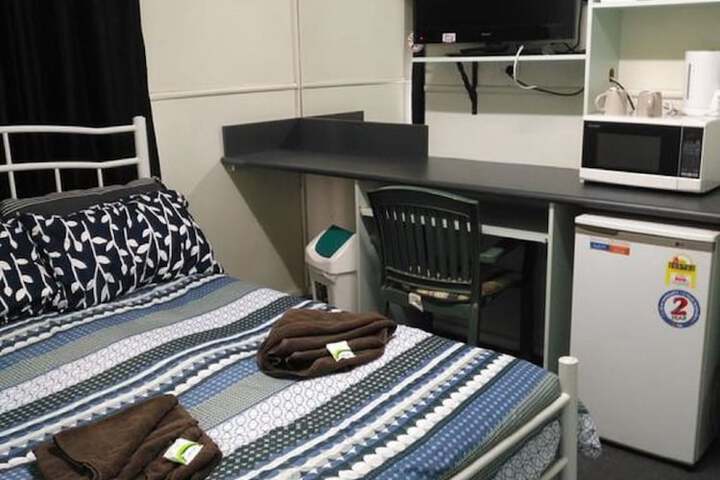 Room 4 of 27