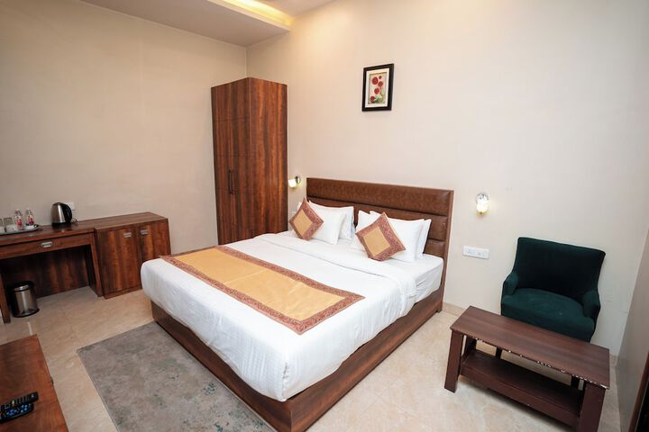 Room 12 of 26