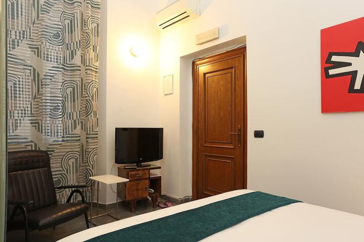 Room 10 of 36
