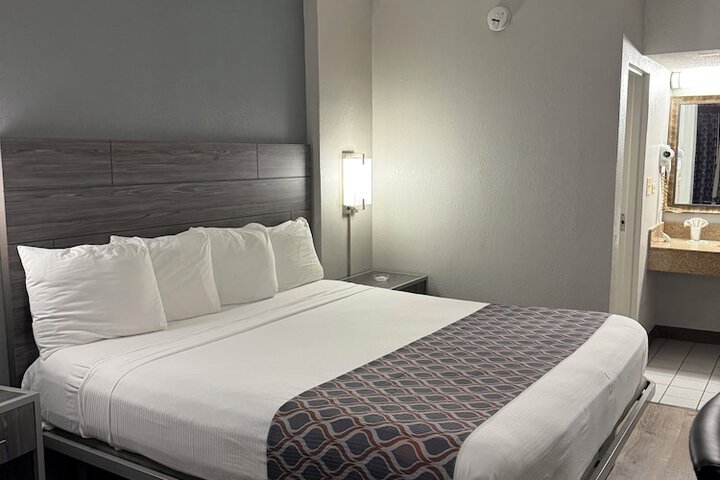 Room 7 of 25