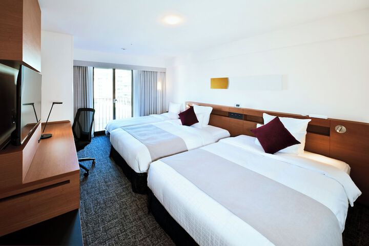 Room 28 of 107