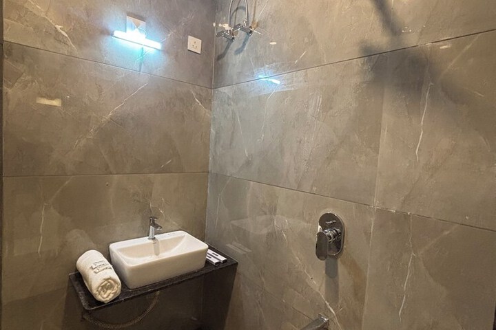 Room 11 of 20