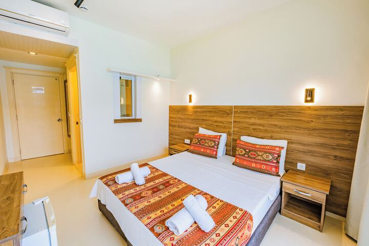 Room 10 of 65